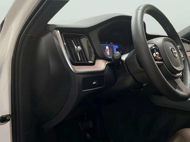 Used 2024 Volvo XC60 B5 Plus w/ Protection Package Premier AWD/4WD image 32