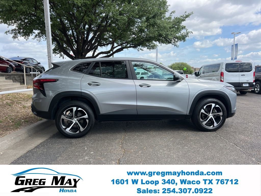 Used 2024 Chevrolet Trax RS FWD image 8