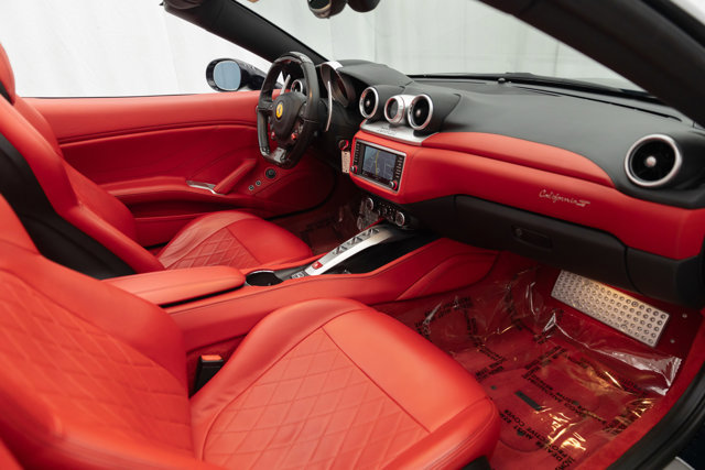 Used 2016 Ferrari California T RWD image 77