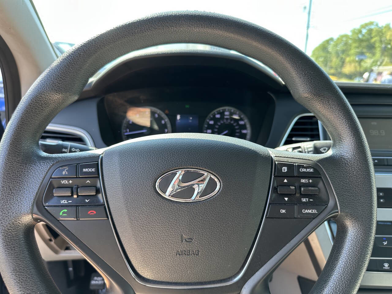 Used 2015 Hyundai Sonata SE w/ Option Group 09 FWD image 17