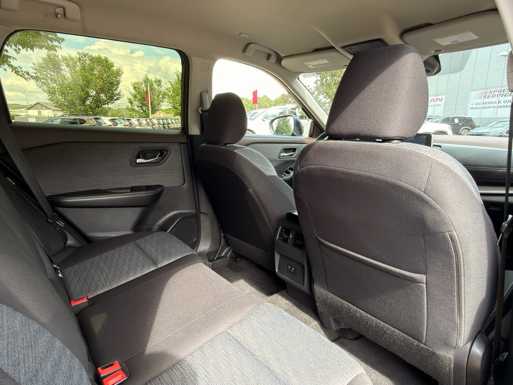 Certified 2023 Nissan Rogue SV FWD image 17