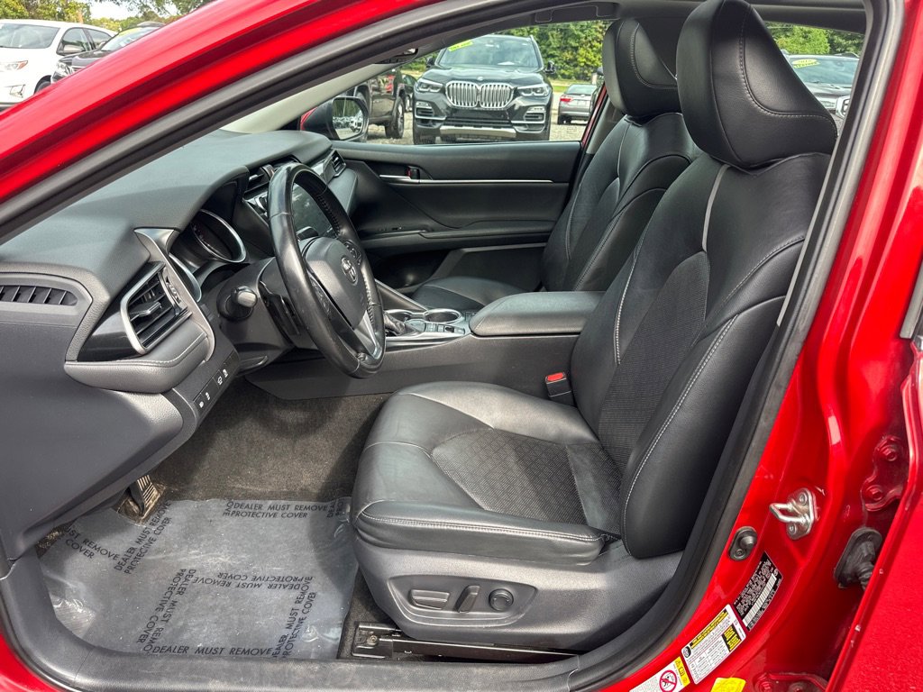 Used 2019 Toyota Camry XSE image 10