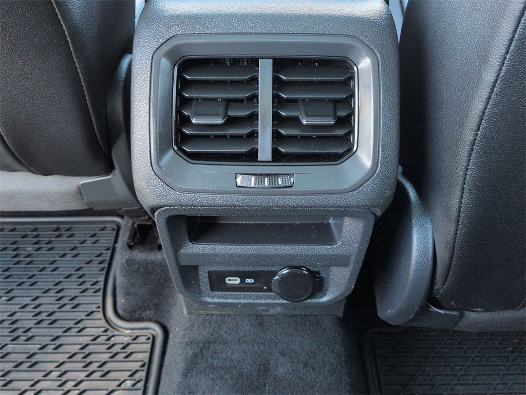 Used 2021 Volkswagen Tiguan SE w/ Panoramic Sunroof Package image 18