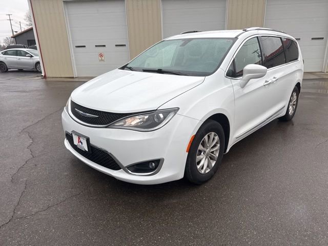 Used 2019 Chrysler Pacifica Touring-L image 7