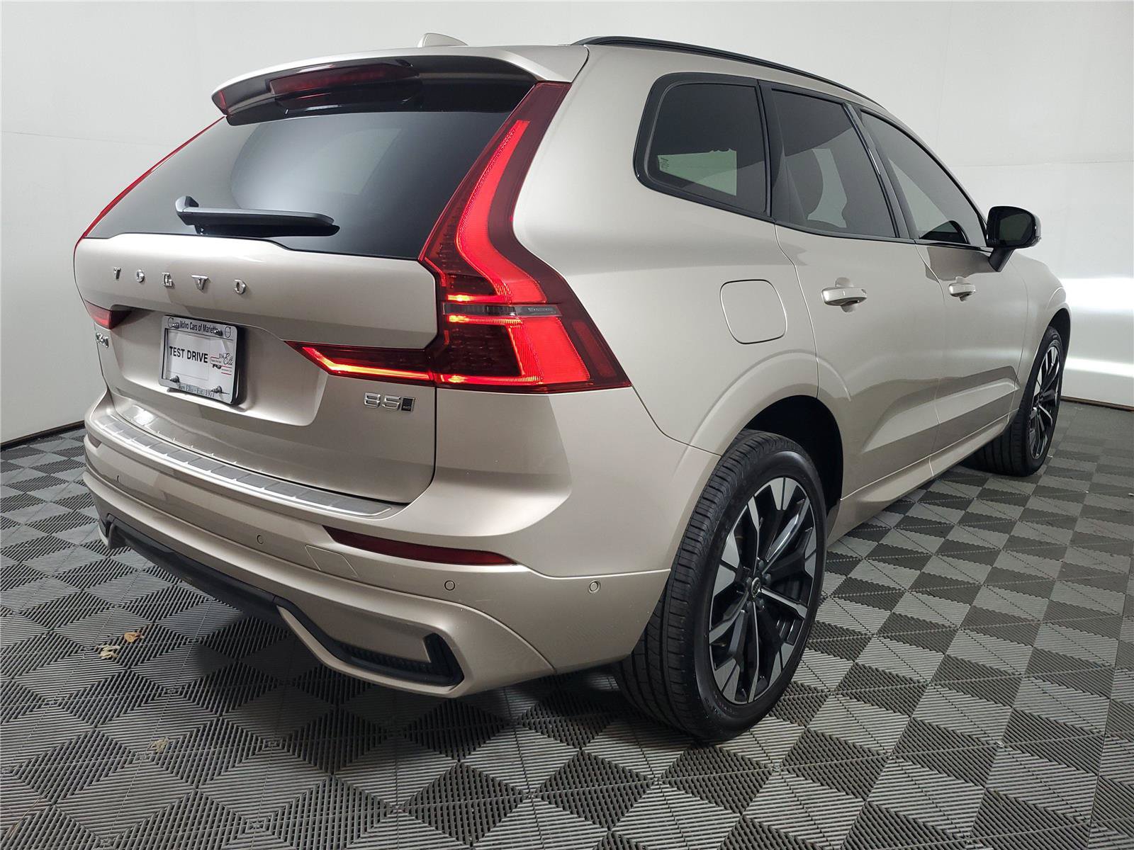 Certified 2026 Volvo XC60 B5 Plus w/ Protection Package Premier AWD/4WD image 6