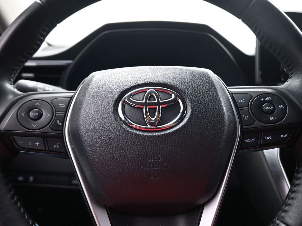 Used 2023 Toyota Venza LE image 7