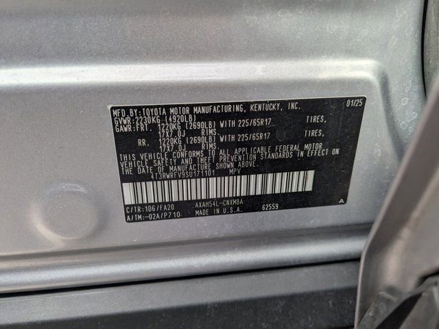Used 2025 Toyota RAV4 XLE image 31