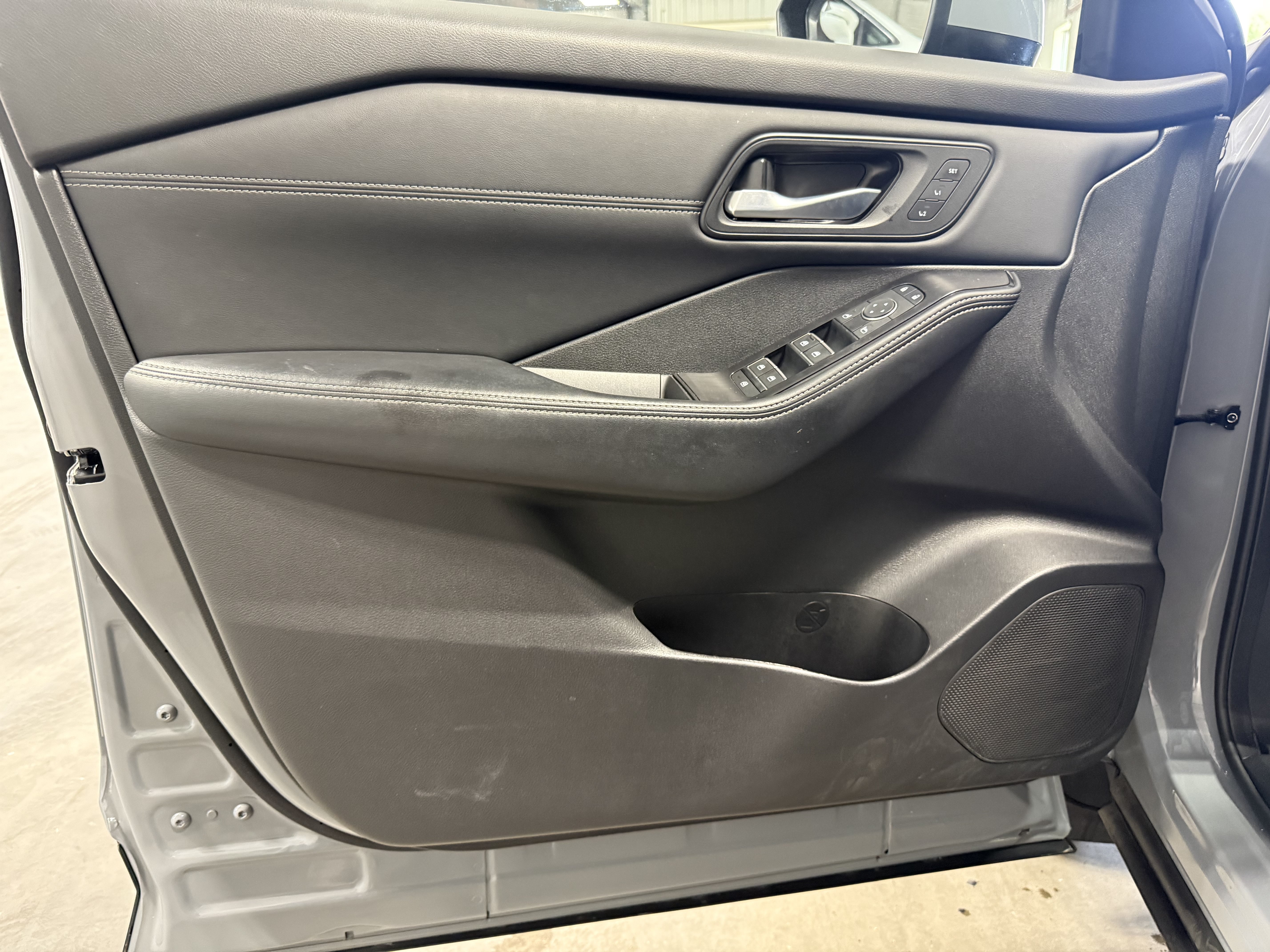 Used 2025 Nissan Rogue SL w/ Tech Package AWD/4WD image 20