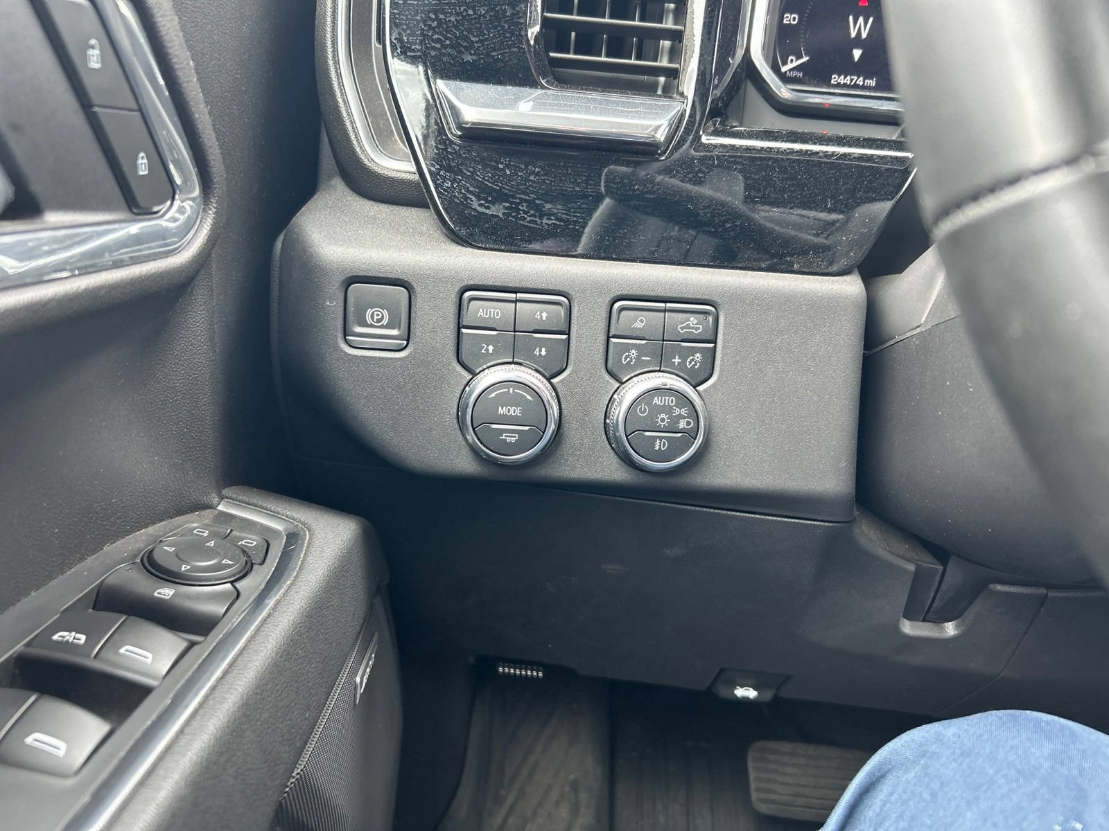 Used 2025 GMC Sierra 1500 Elevation w/ Elevation Premium Package AWD/4WD image 17