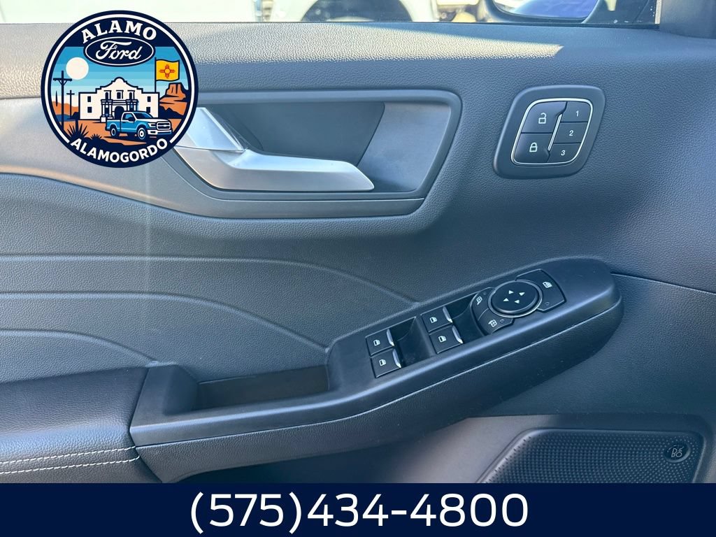 New 2026 Ford Escape Active w/ Active Premium Tech Pack AWD/4WD image 3