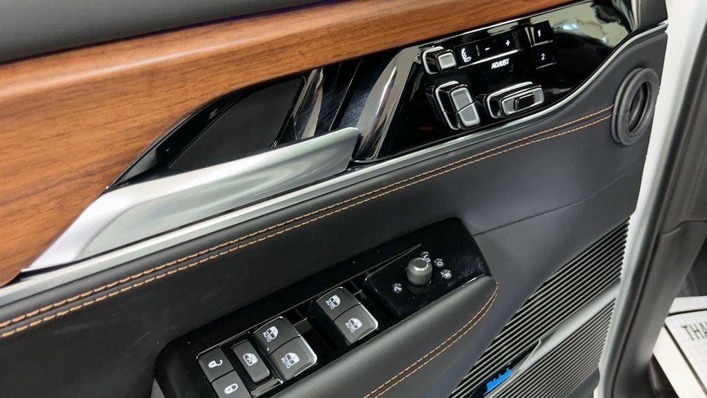 New 2024 Jeep Grand Wagoneer L Series III AWD/4WD image 19