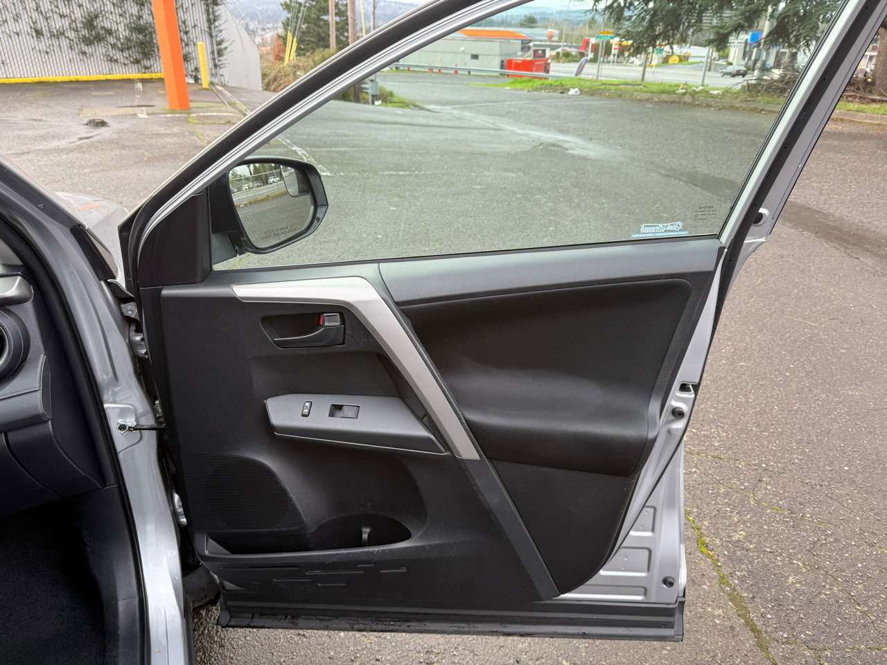 Used 2016 Toyota RAV4 LE image 18