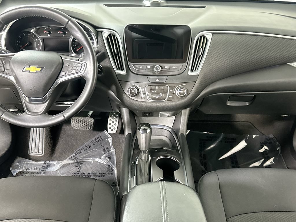 Used 2017 Chevrolet Malibu LT FWD image 18