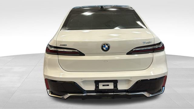 Used 2025 BMW 740i xDrive AWD/4WD image 33