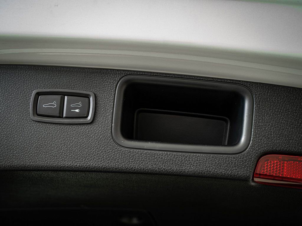 Certified 2025 Porsche Macan image 25