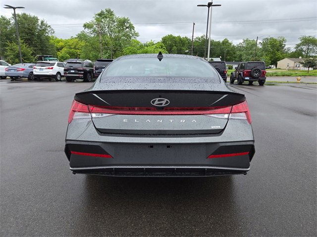 New 2025 Hyundai Elantra SEL image 7