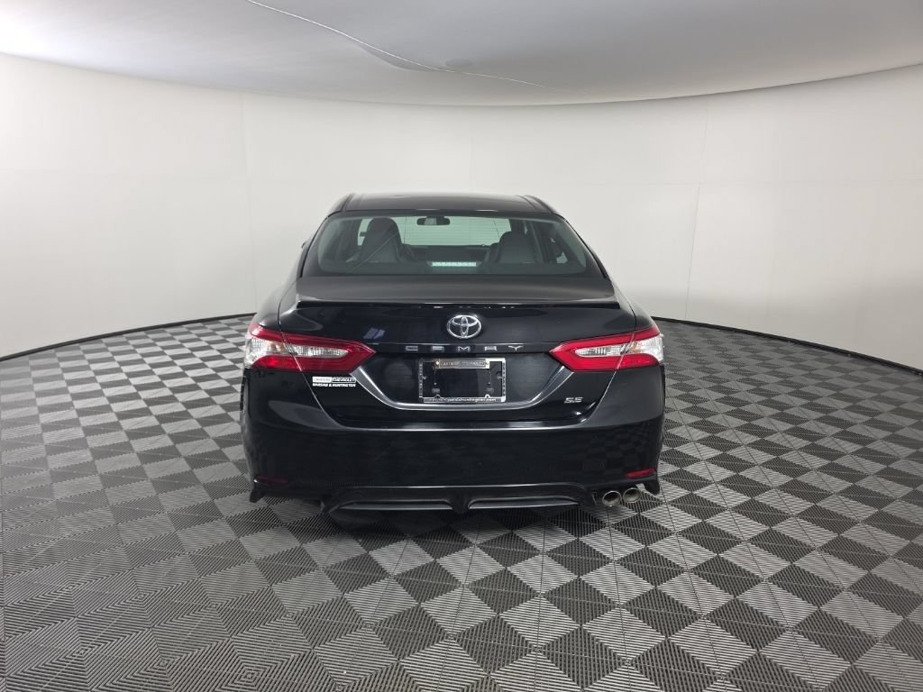 Used 2020 Toyota Camry SE FWD image 4