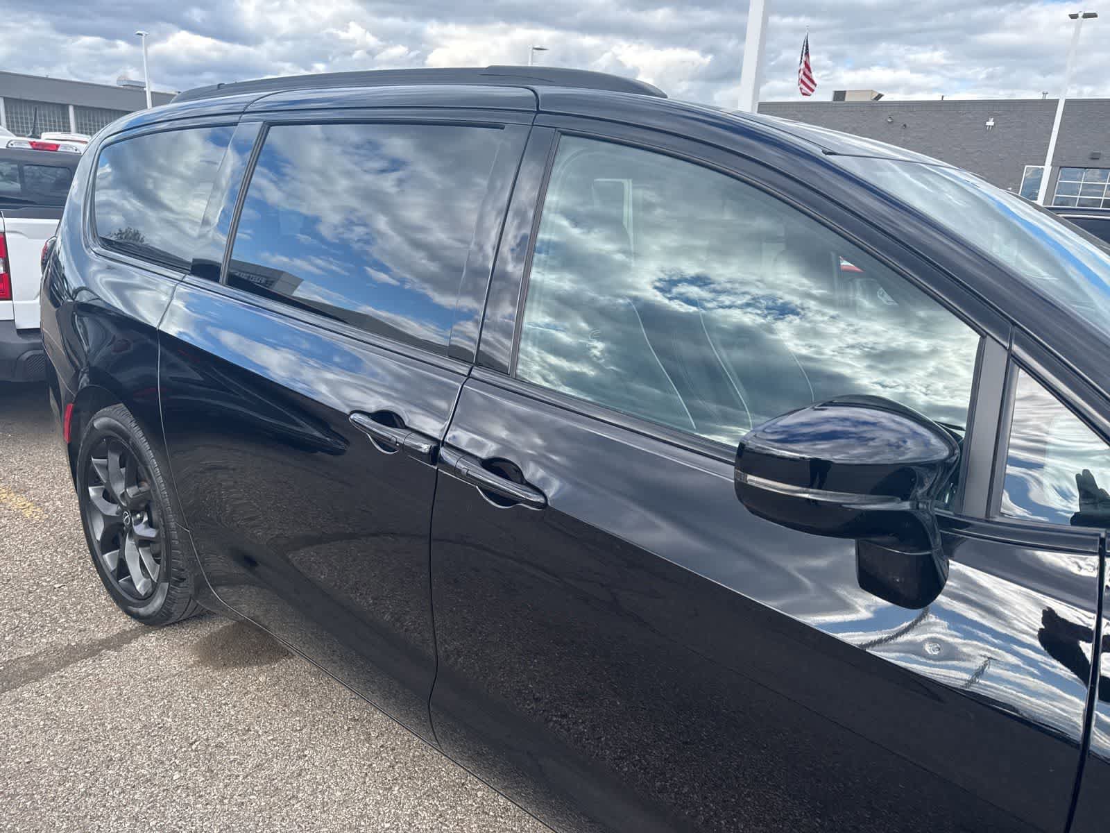 Used 2026 Chrysler Pacifica Limited w/ S Appearance Package FWD image 25