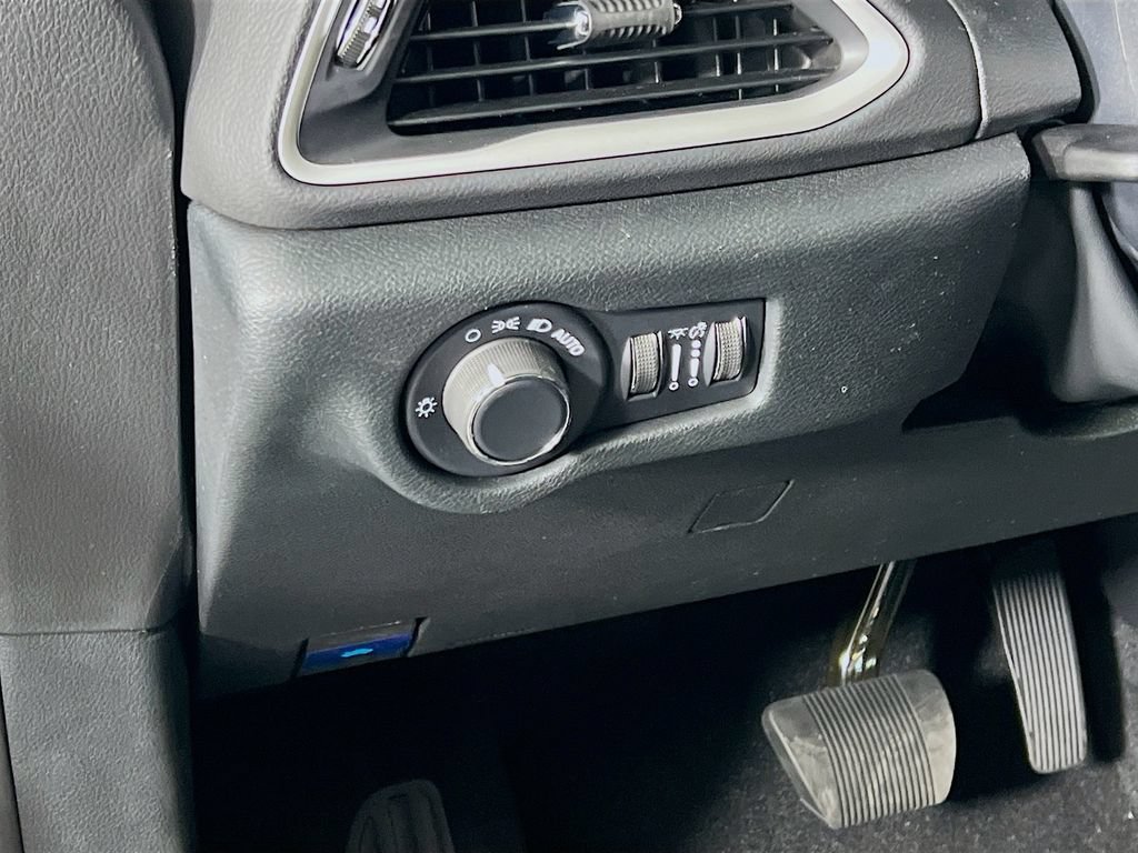 New 2027 Chrysler Pacifica LX FWD image 10