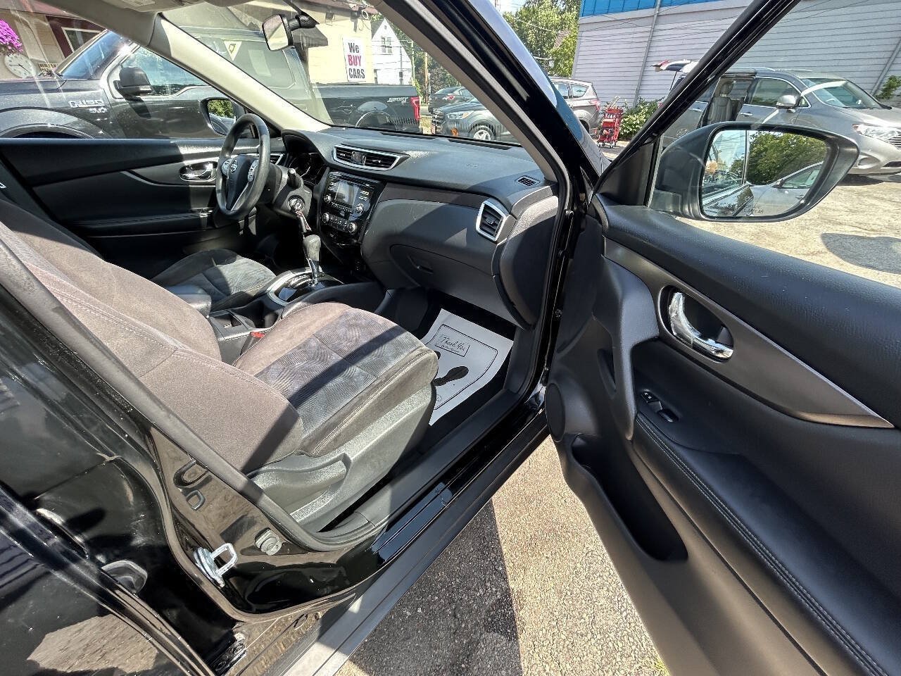 Used 2015 Nissan Rogue S AWD/4WD image 9
