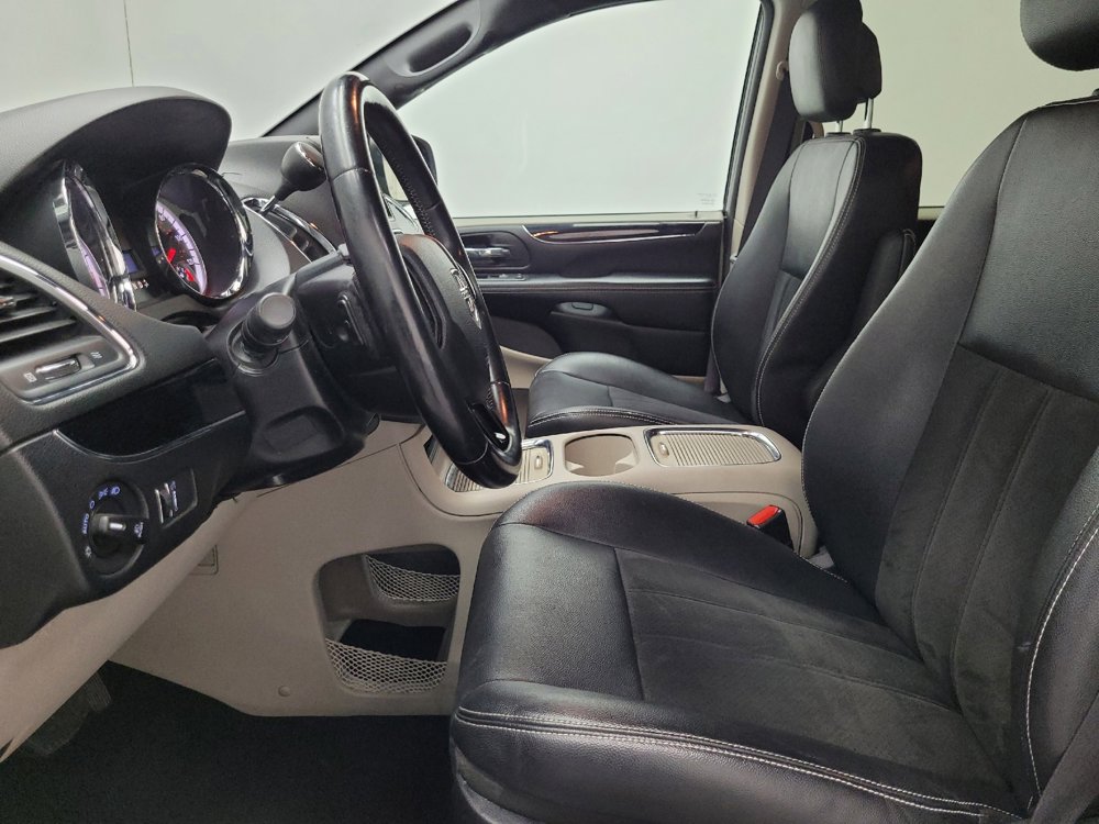 Used 2019 Dodge Grand Caravan SXT image 17