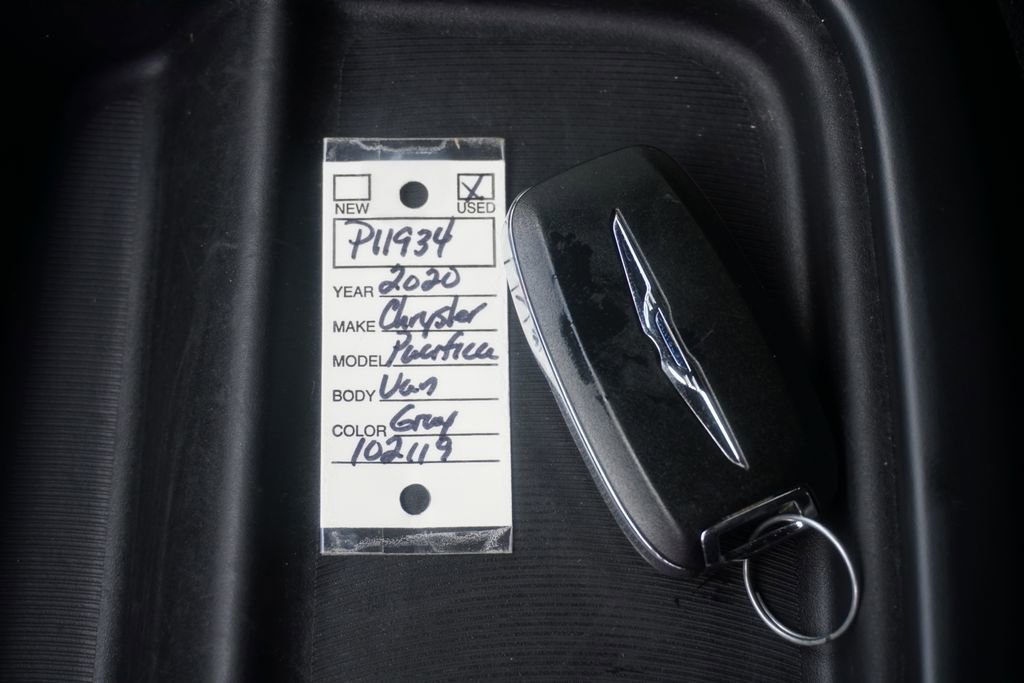 Used 2020 Chrysler Pacifica Touring w/ S Appearance Package FWD image 35