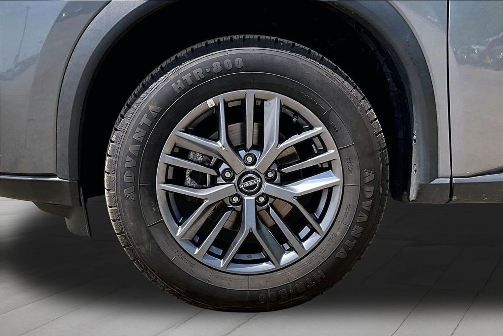 Used 2024 Nissan Rogue S AWD/4WD image 9