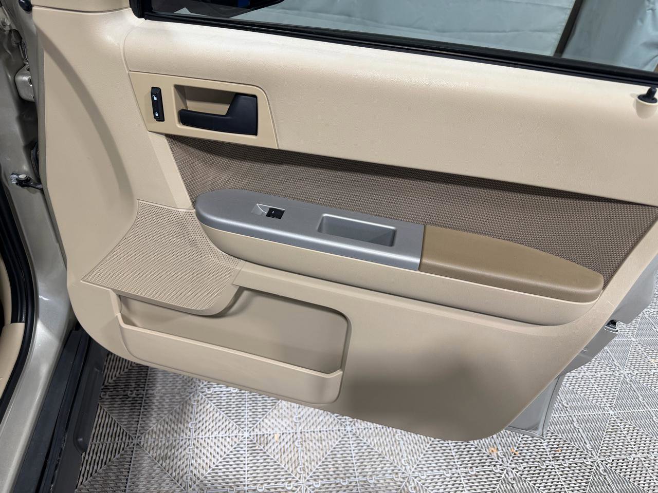 Used 2010 Ford Escape XLT image 14