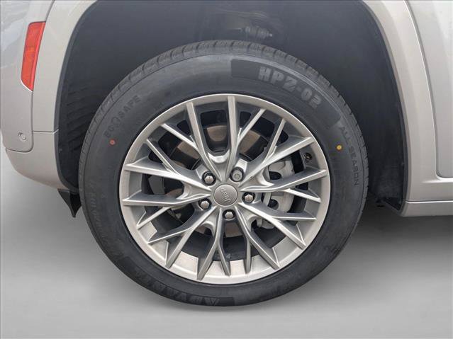 Used 2022 Jeep Grand Cherokee Summit w/ Advanced Protech Group IV AWD/4WD image 26
