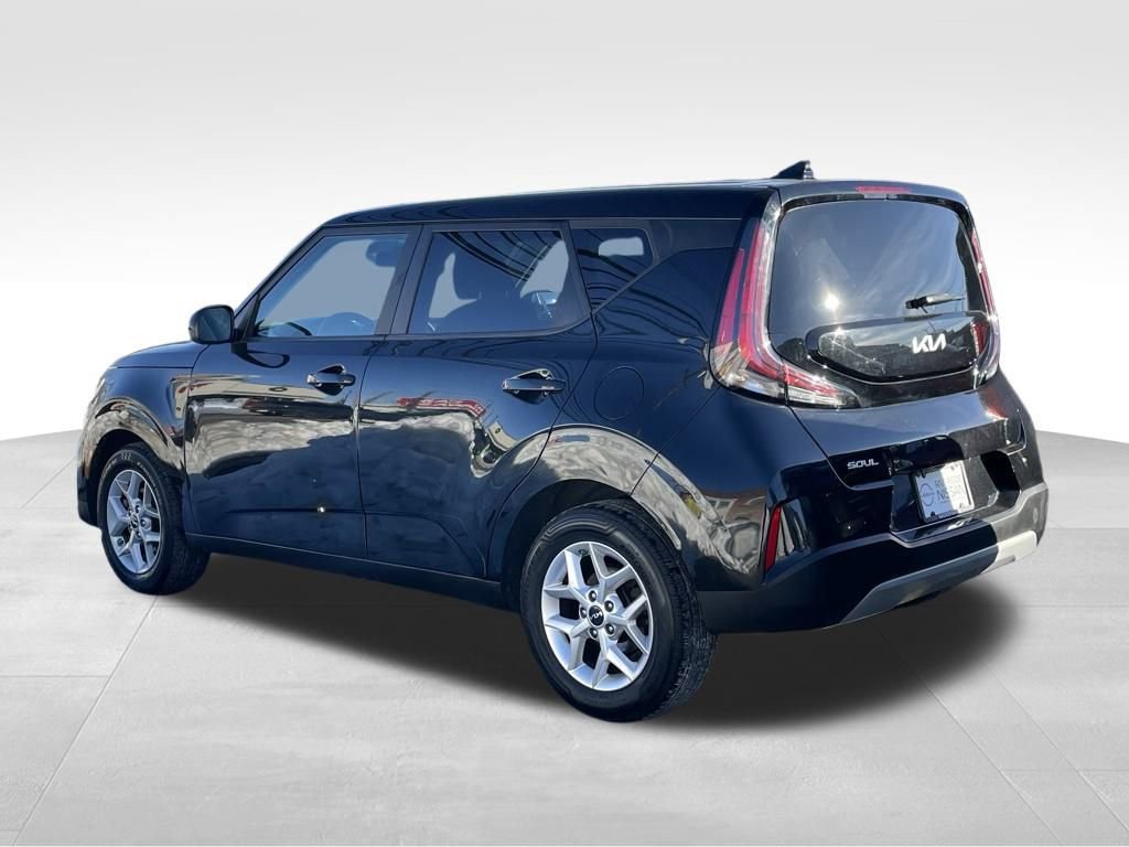 Used 2023 Kia Soul LX w/ LX Technology Package image 4