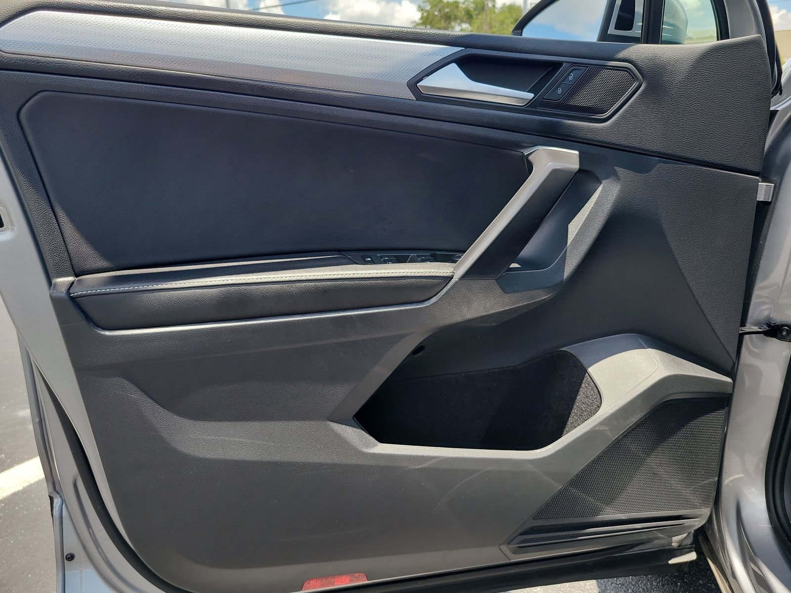 Used 2024 Volkswagen Tiguan S image 16