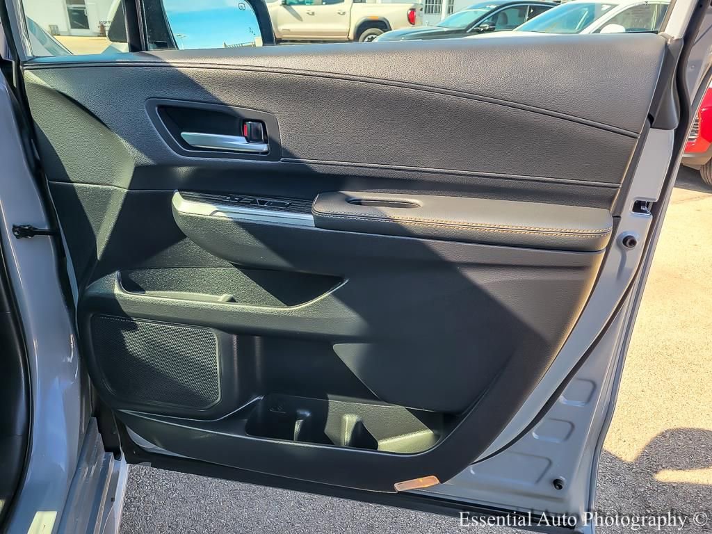 Used 2025 Toyota Sienna XLE Woodland Edition image 22