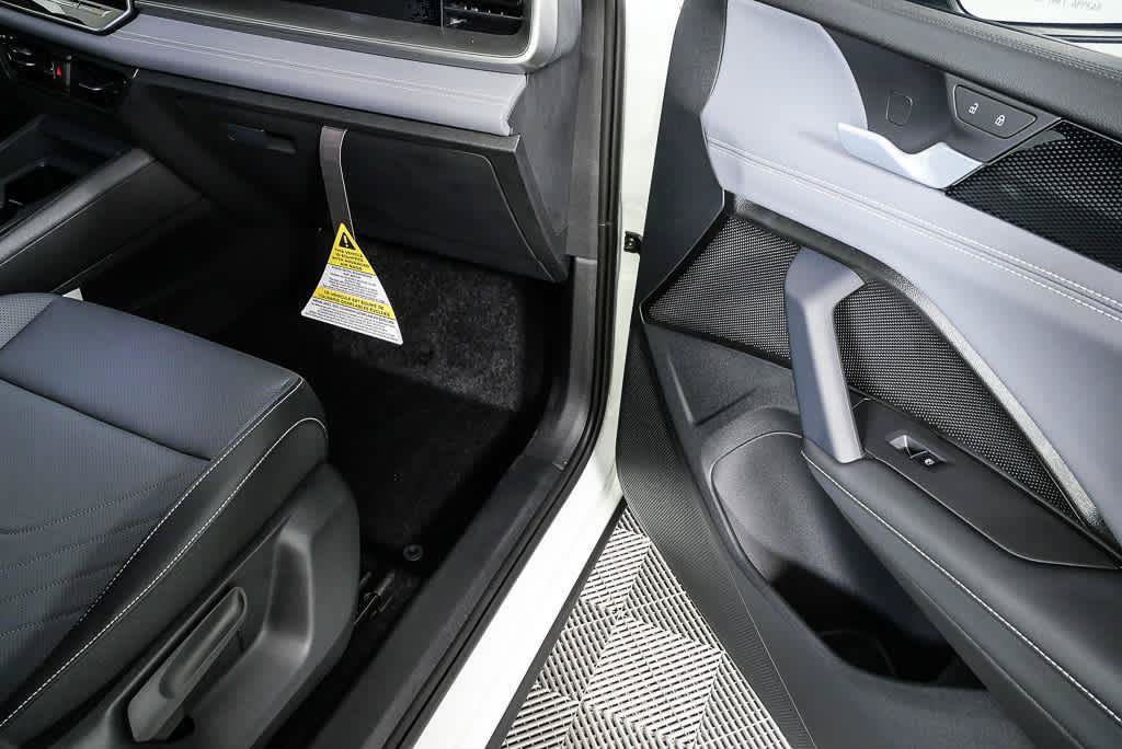 New 2026 Volkswagen Tiguan SE R-Line FWD image 27