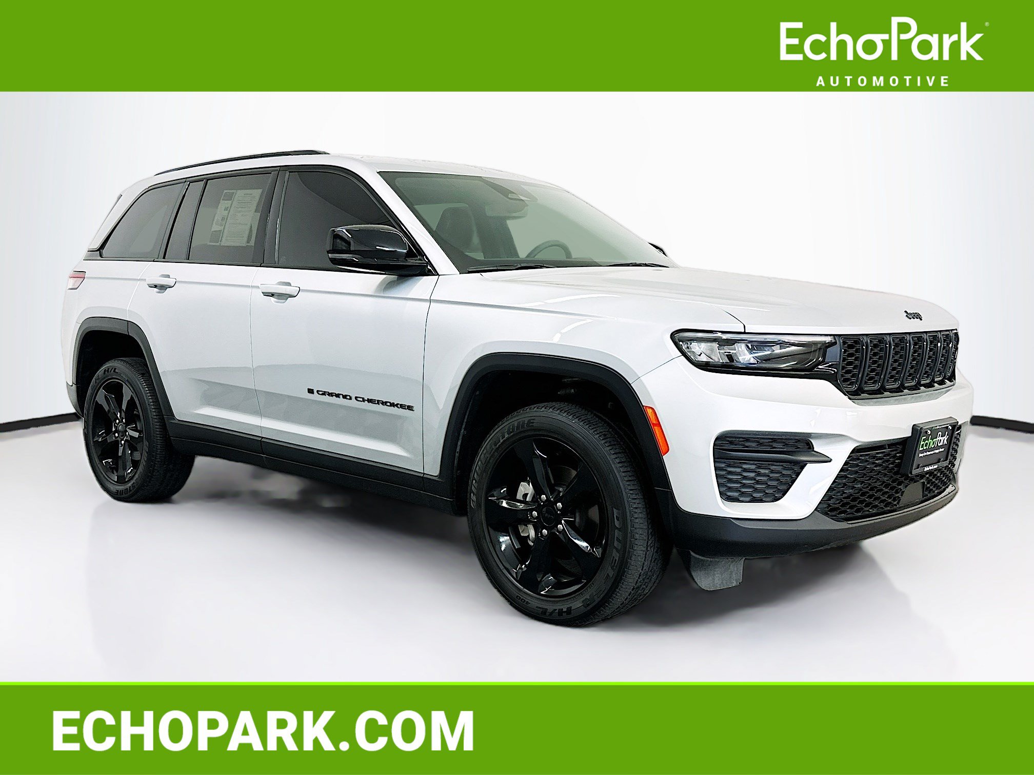 Used 2023 Jeep Grand Cherokee Altitude AWD/4WD image 1