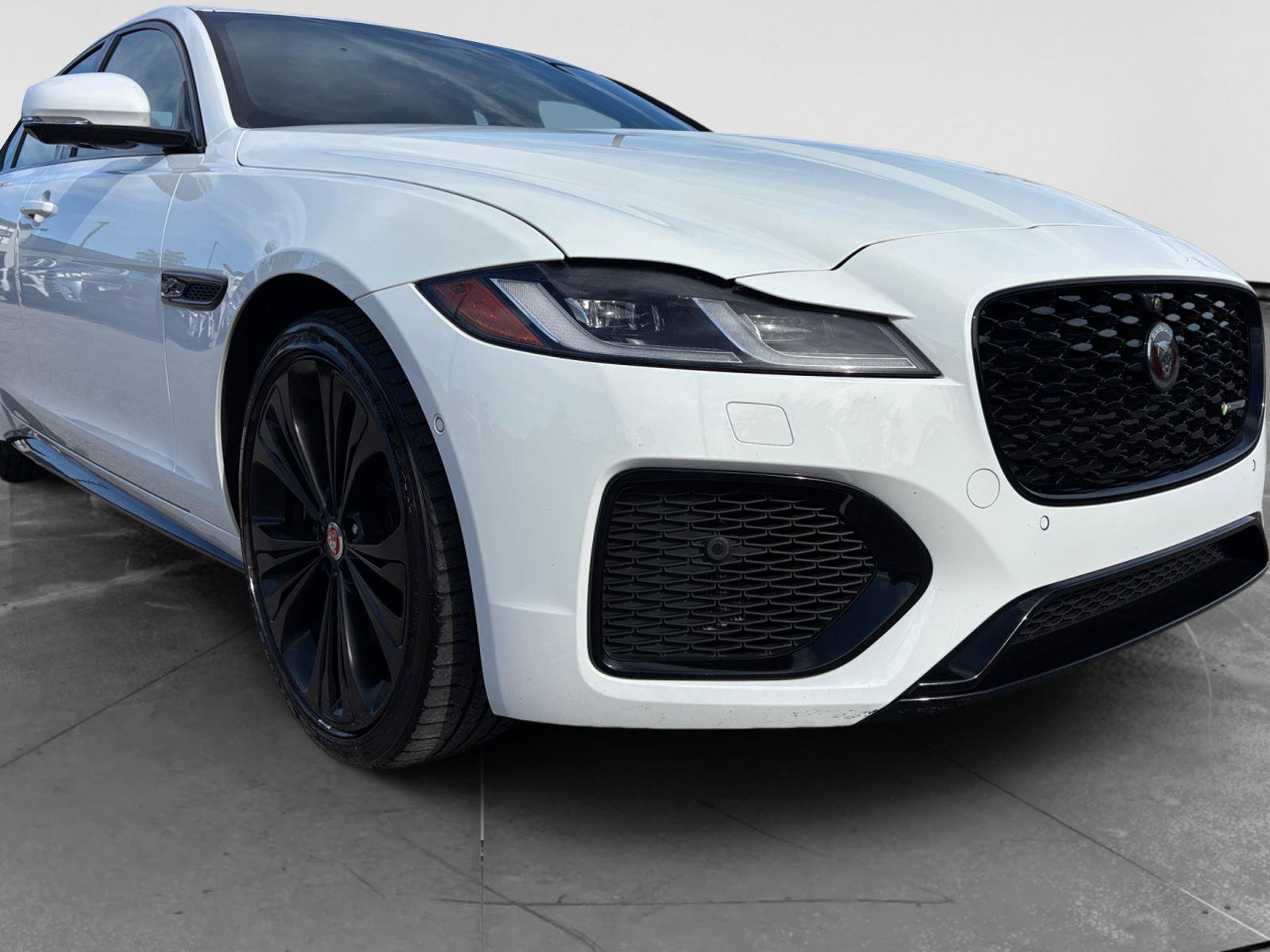 Used 2021 Jaguar XF R-Dynamic SE AWD/4WD image 61