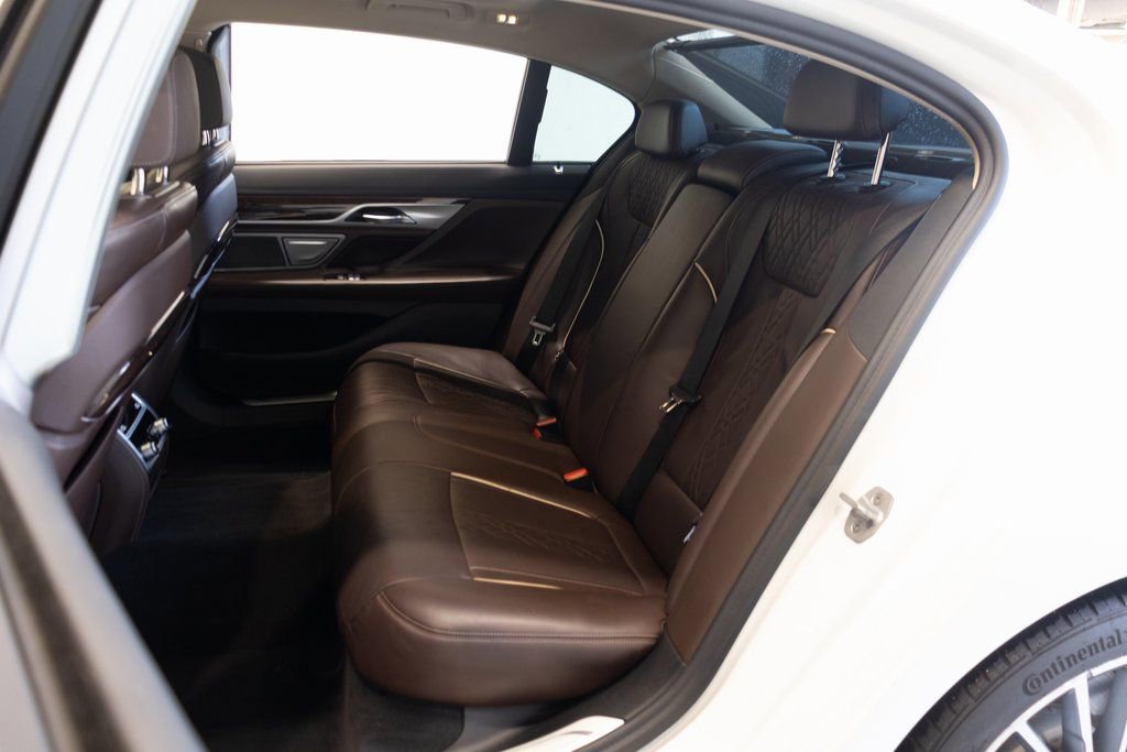 Used 2021 BMW 740i w/ Premium Package RWD image 20