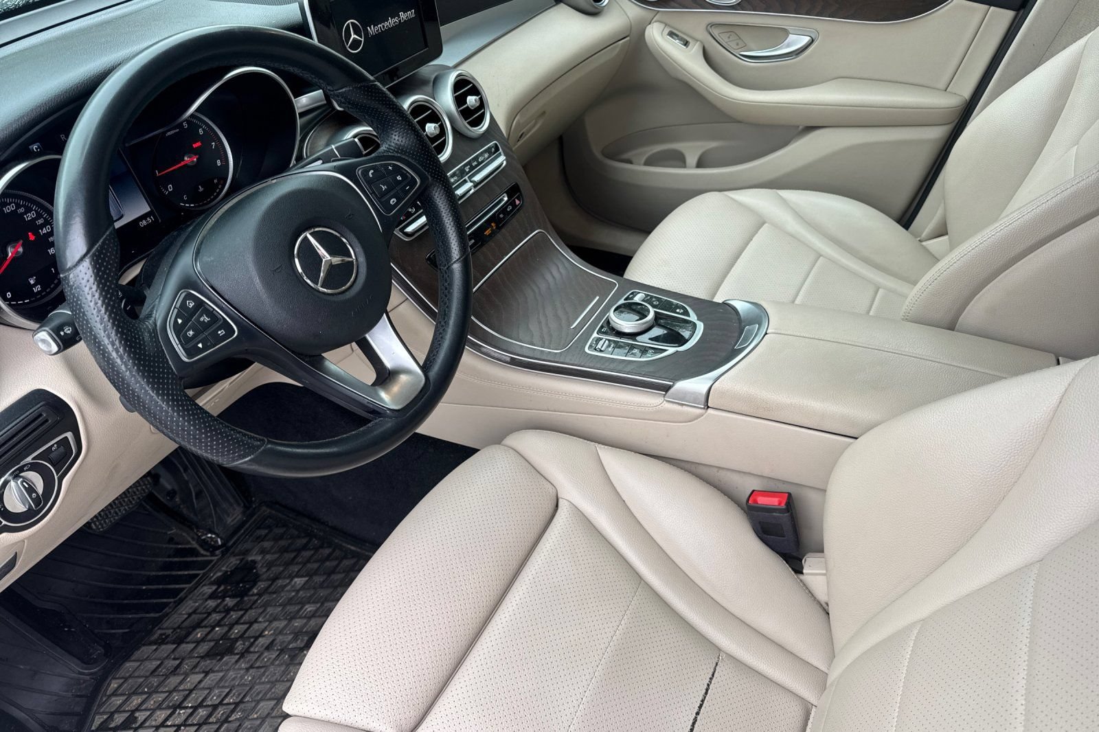Used 2019 Mercedes-Benz GLC 300 4MATIC image 10