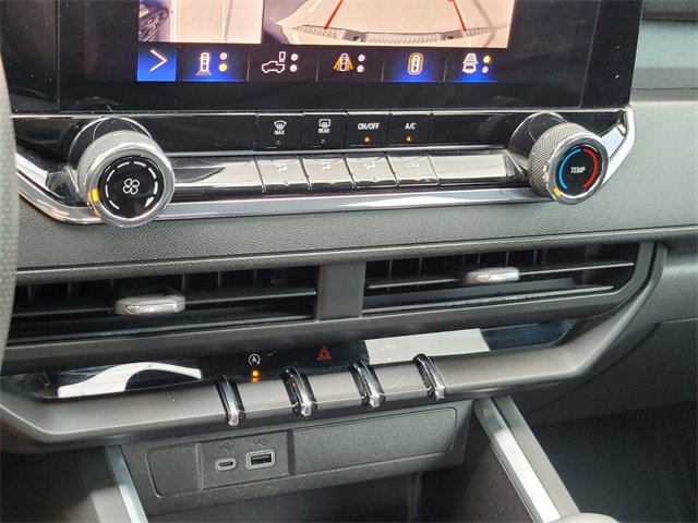 Used 2023 Chevrolet Colorado Trail Boss w/ Technology Package image 31