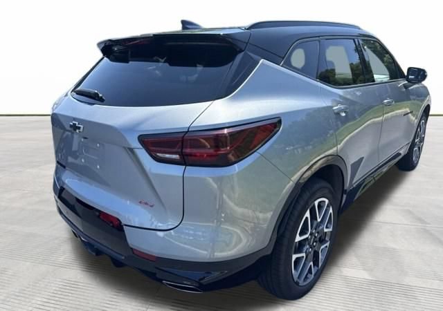 Used 2025 Chevrolet Blazer RS w/ Enhanced Convenience Package FWD image 9