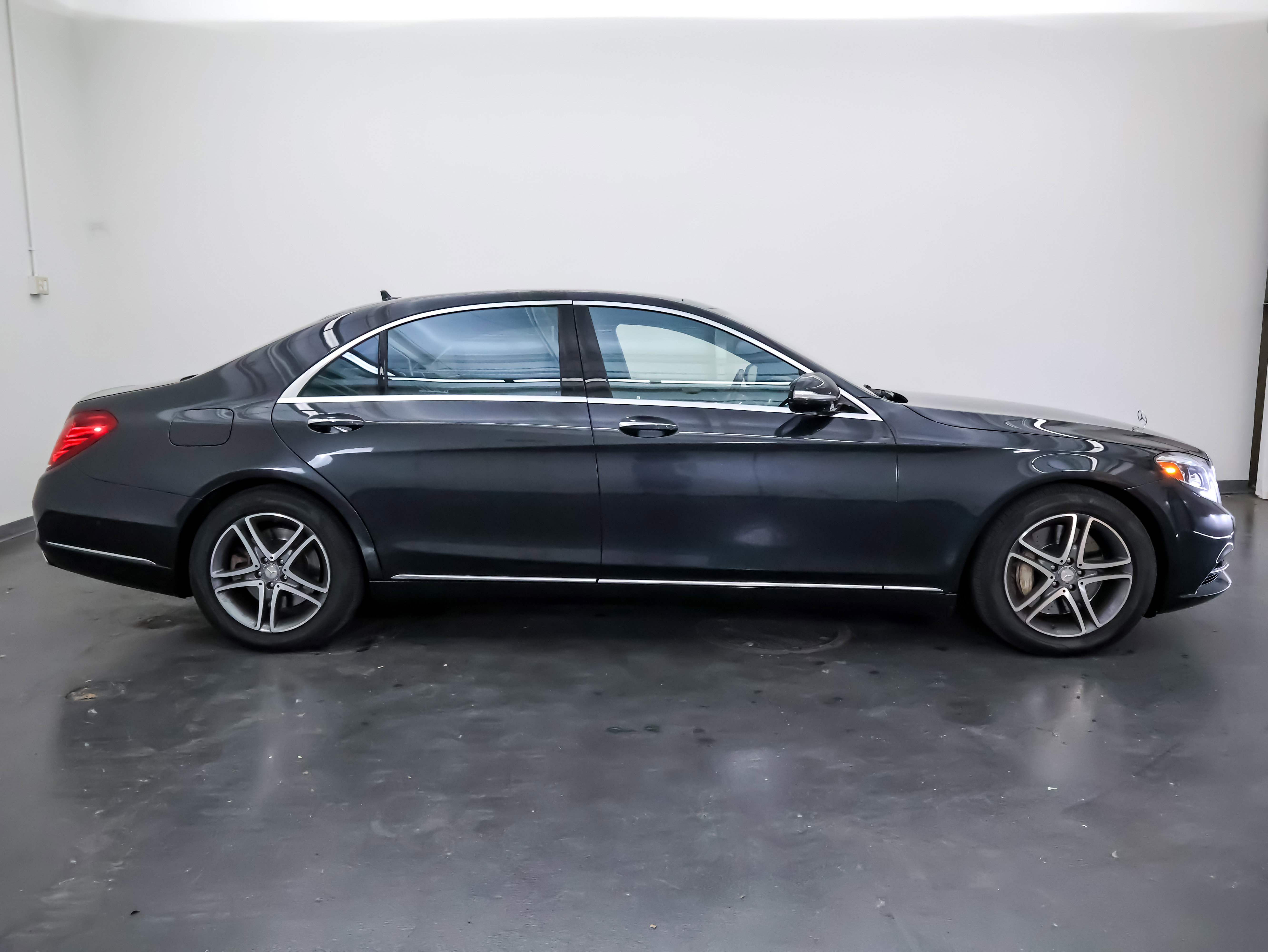 Used 2016 Mercedes-Benz S 550 4MATIC Sedan image 17