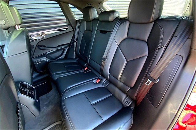 Used 2025 Porsche Macan image 41