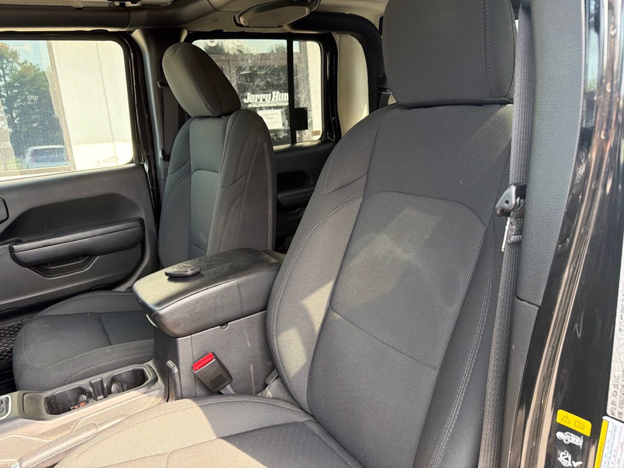 Used 2022 Jeep Gladiator Sport AWD/4WD image 3
