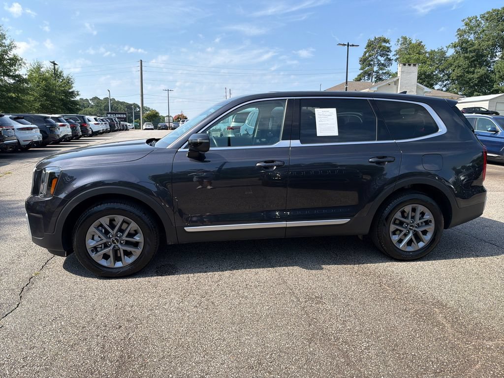 Used 2025 Kia Telluride LX FWD image 4