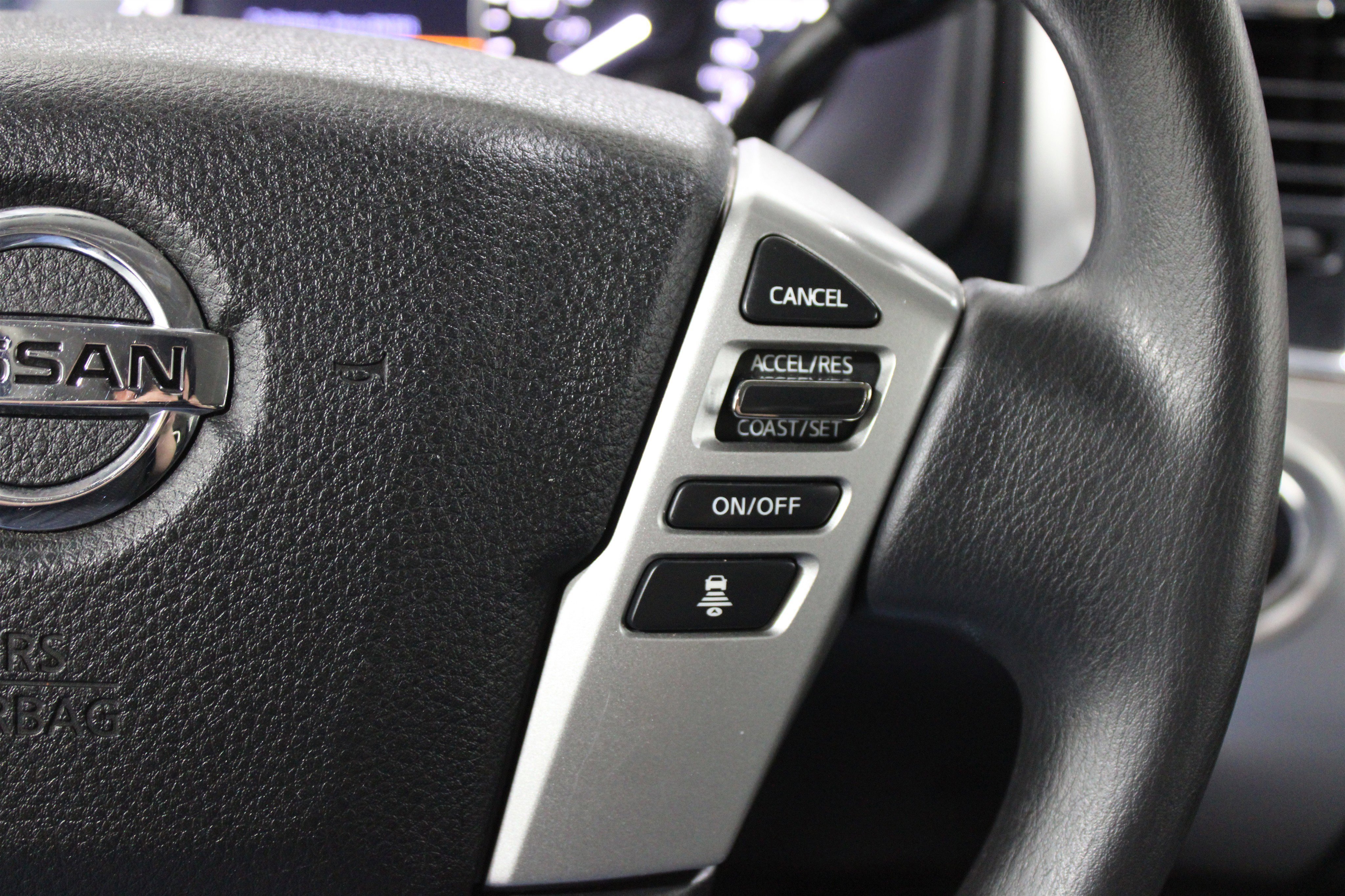 Used 2021 Nissan Titan SV image 10