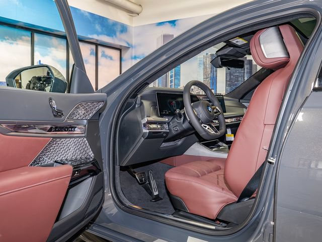 Used 2026 BMW 760i xDrive w/ Executive Package AWD/4WD image 13