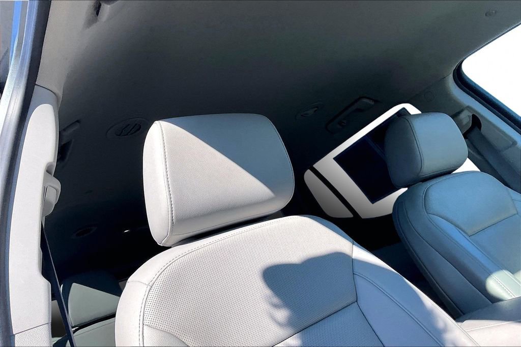 Used 2023 GMC Acadia SLT image 28