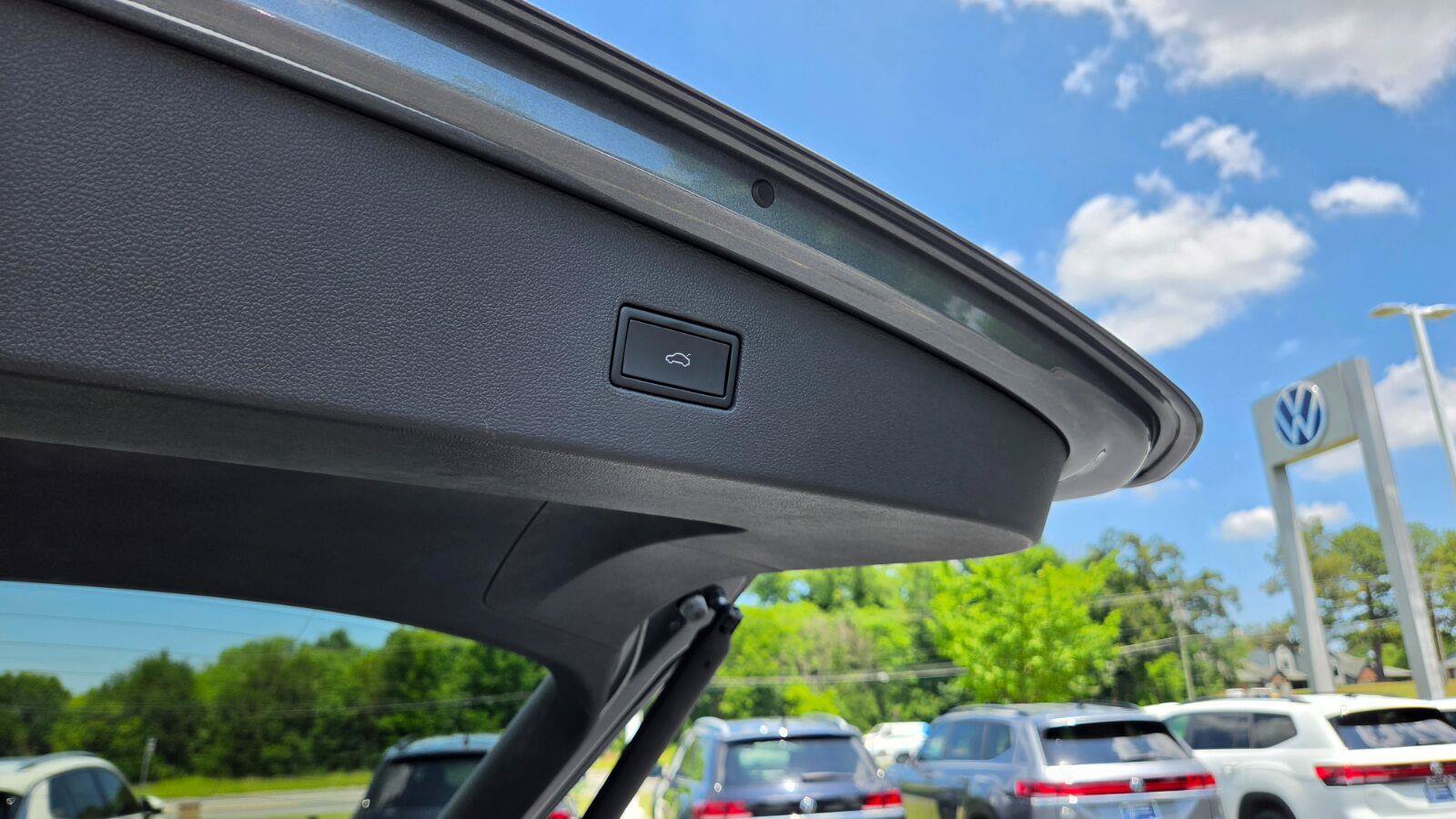 Certified 2024 Volkswagen Tiguan SE R-Line FWD image 70