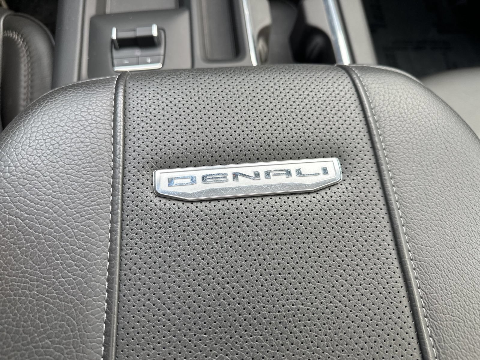 Used 2024 GMC Sierra 2500 Denali w/ Technology Package AWD/4WD image 81