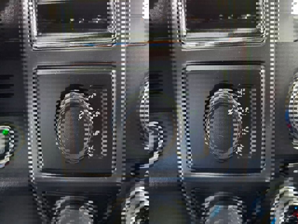 Used 2018 Ford F150 Lariat image 28