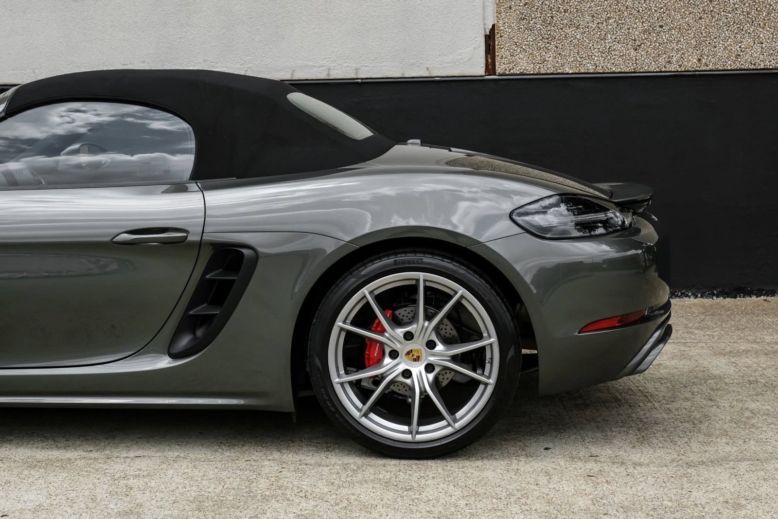 Used 2021 Porsche 718 Boxster S RWD image 23